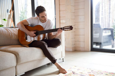 How to Play Guitar for Beginners?